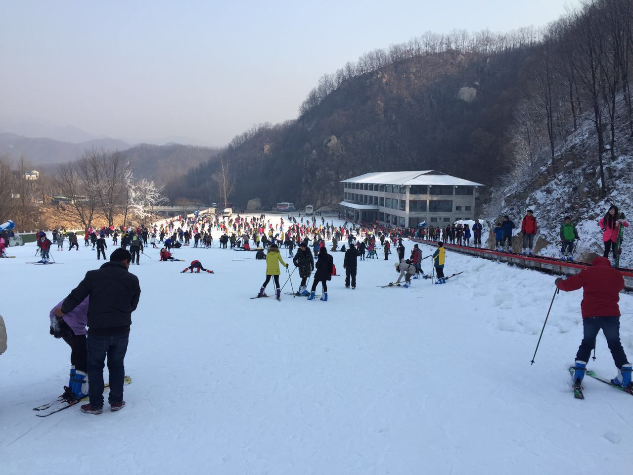 河南平頂山大峽谷滑雪場(chǎng)游樂場(chǎng)成功開幕，河北迪特加油助威