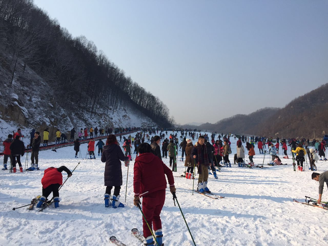 河南平頂山大峽谷滑雪場(chǎng)游樂場(chǎng)成功開幕，河北迪特加油助威