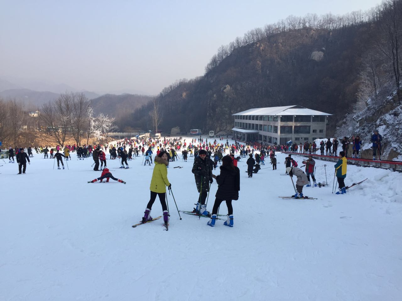 河南平頂山大峽谷滑雪場(chǎng)游樂場(chǎng)成功開幕，河北迪特加油助威